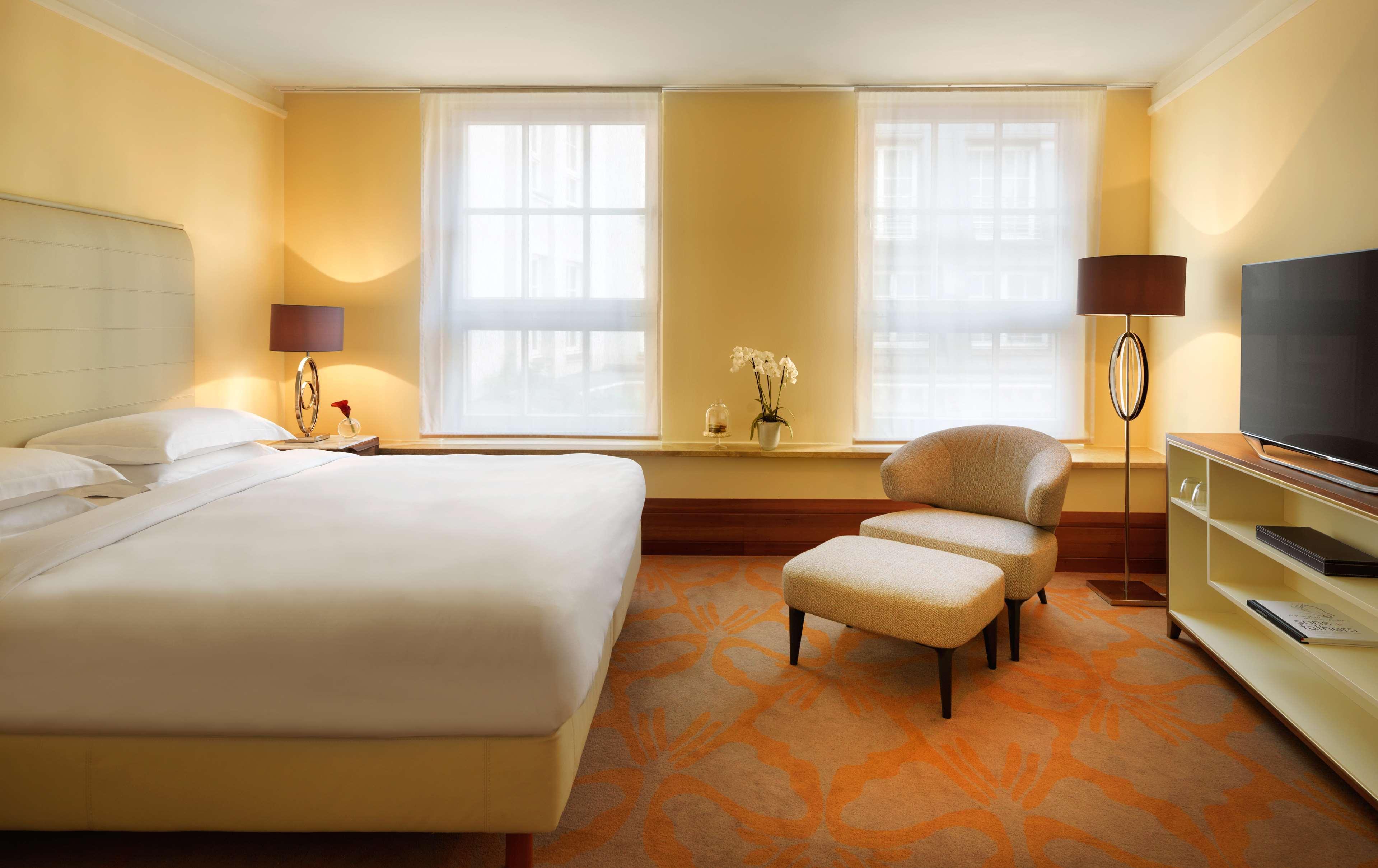 Отель Conrad 5*